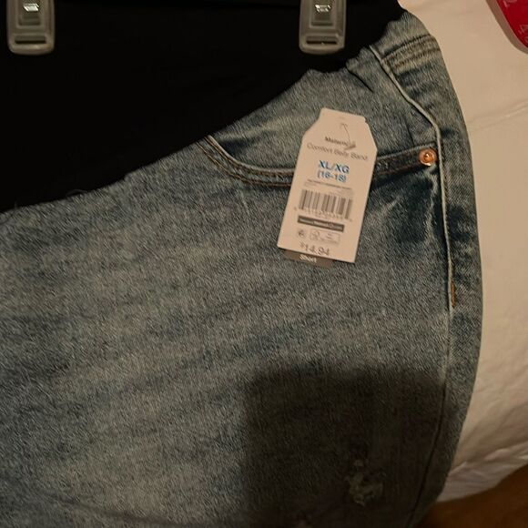 Time And Tru Maternity Sz 16-18 Or XL 5 Pocket Bermuda Short Distressed Casual - Picture 8 of 10